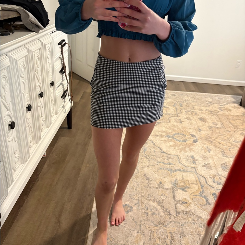 Stylish Black and White Houndstooth Skirt